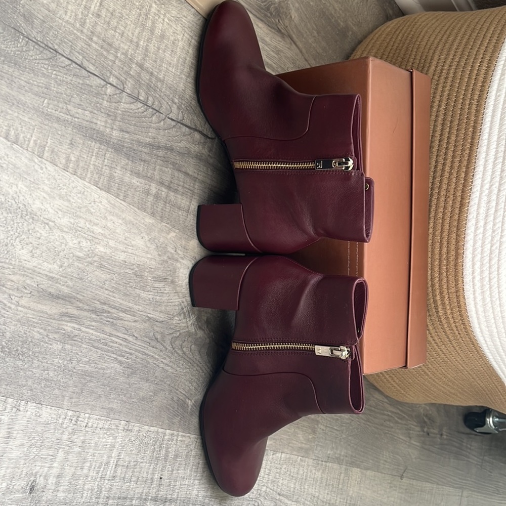 NWOT Buttery soft burgundy short boots - Picture 5 of 6